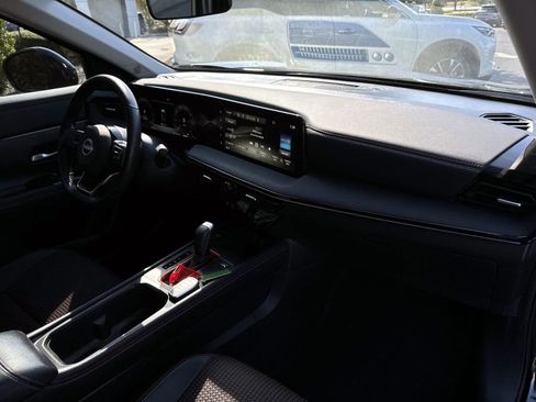 Used 2025 Nissan Kicks SR image 15