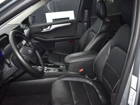 Used 2024 Ford Escape Platinum image 9