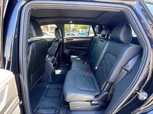 Used 2024 Volkswagen Atlas Cross Sport SE FWD image 20