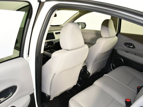 Used 2018 Honda HR-V EX image 45