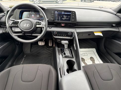 Certified 2025 Hyundai Elantra Sport image 22