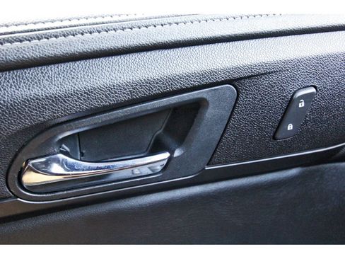 Used 2017 Chevrolet Traverse LT w/ Style and Technology Package FWD image 21