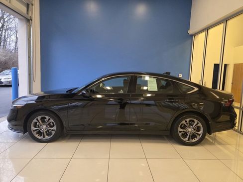 Used 2023 Honda Accord EX image 4