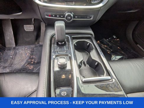 Used 2023 Volvo S60 T8 Plus image 30