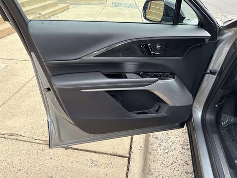 Used 2024 Cadillac Lyriq Luxury image 15