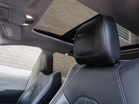 Used 2022 Chrysler Pacifica Limited FWD image 20