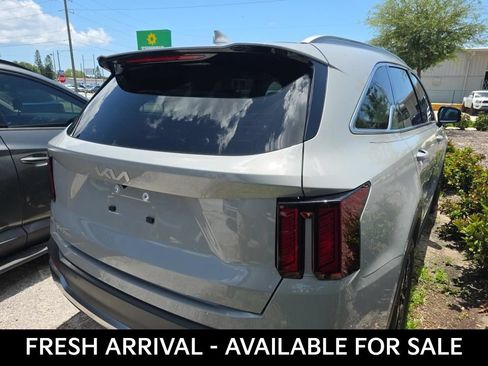 Used 2024 Kia Sorento S w/ Panoramic Sunroof Package FWD image 5