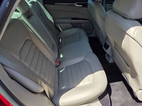 Used 2017 Ford Fusion SE w/ Fusion SE Technology Package image 13