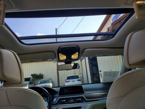 Used 2018 BMW 750i xDrive image 4