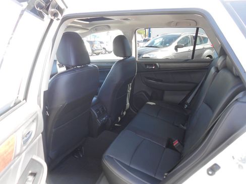 Used 2018 Subaru Outback 2.5i Limited AWD/4WD image 11