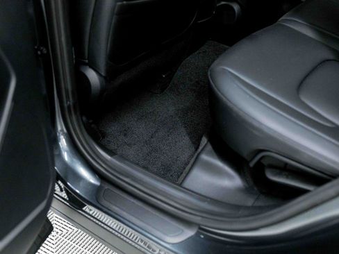 Used 2025 Kia Sportage EX w/ Premium Package image 44