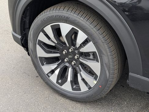 New 2026 Ford Explorer Platinum image 10