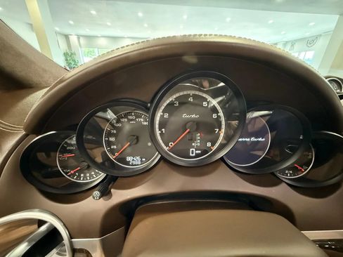 Used 2015 Porsche Cayenne Turbo w/ Premium Package AWD/4WD image 31