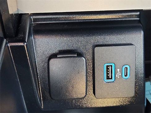 Used 2020 Ford Explorer XLT w/ Equipment Group 202A image 24