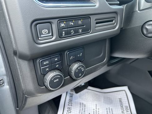 Used 2023 Chevrolet Suburban Z71 w/ Luxury Package image 8