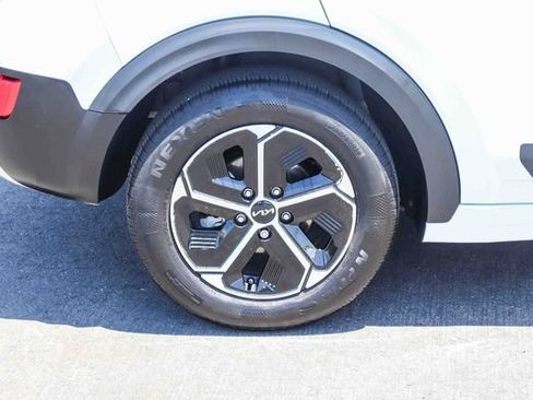 Used 2023 Kia Niro LX FWD image 9