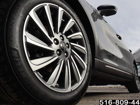 Used 2023 Lincoln Corsair Reserve w/ Equipment Group 201A image 12