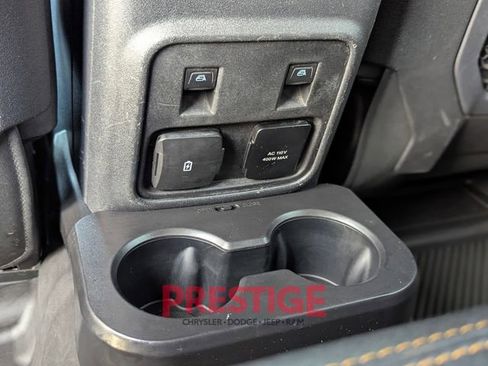 Used 2023 Ford Bronco Badlands image 28