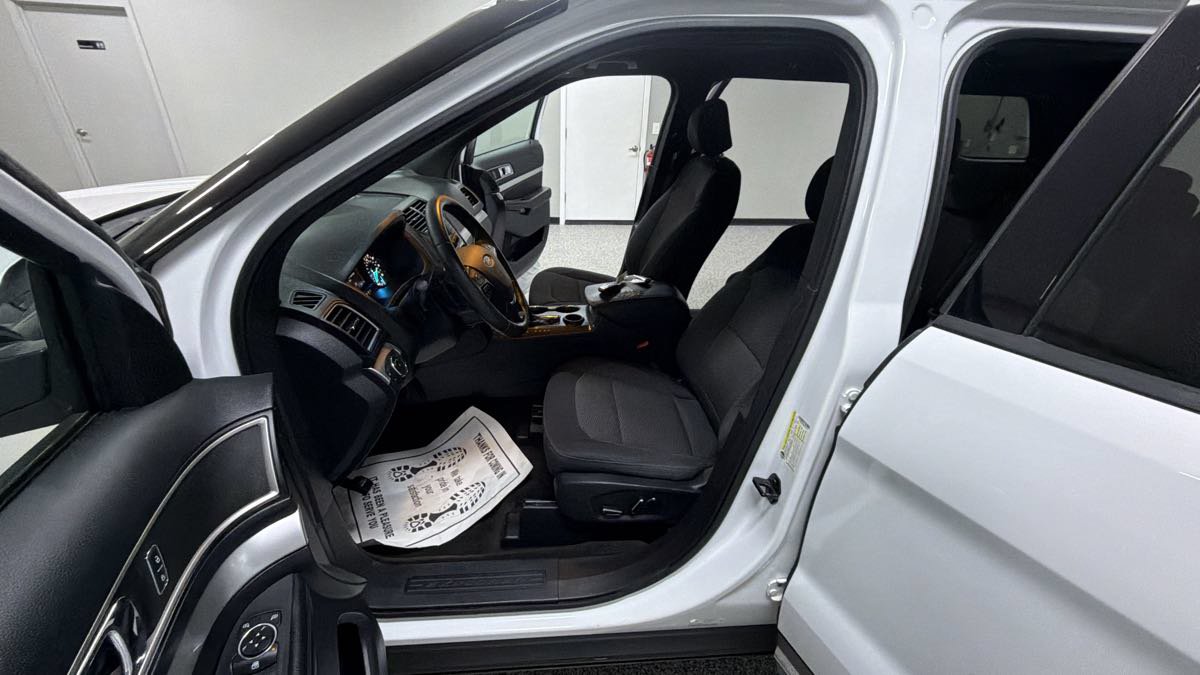 Used 2016 Ford Explorer XLT FWD image 11