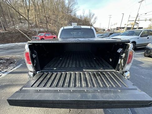Used 2023 Toyota Tacoma TRD Off-Road image 22