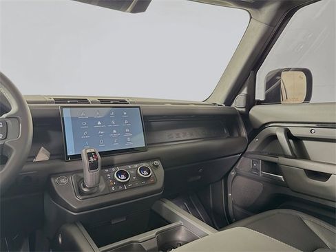 Used 2025 Land Rover Defender 110 S image 26