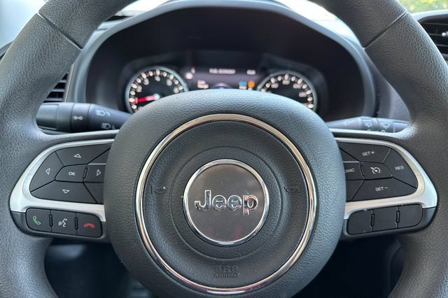 Used 2023 Jeep Renegade Latitude AWD/4WD image 36