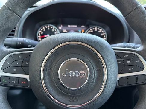 Used 2023 Jeep Renegade Latitude AWD/4WD image 36