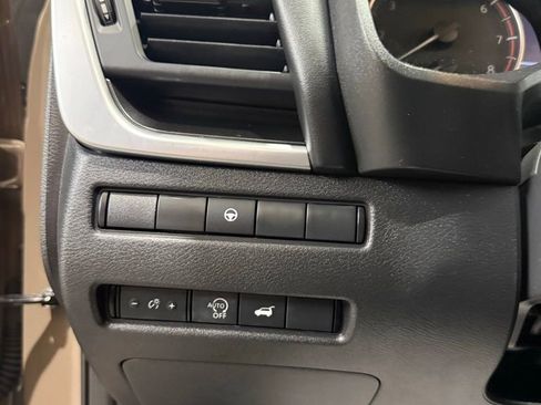 Used 2025 Nissan Rogue SV w/ SV Premium Package FWD image 10