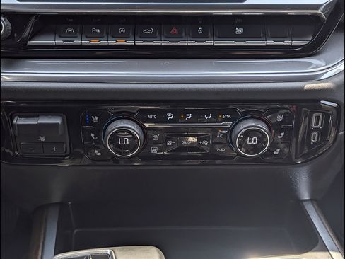 Used 2023 Chevrolet Silverado 1500 High Country w/ High Country Premium Package AWD/4WD image 33