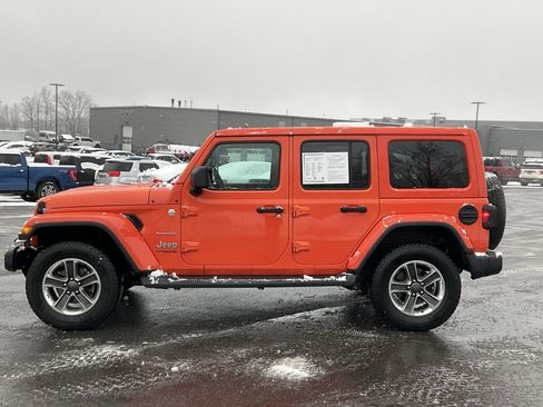 Used 2018 Jeep Wrangler Unlimited Sahara image 32