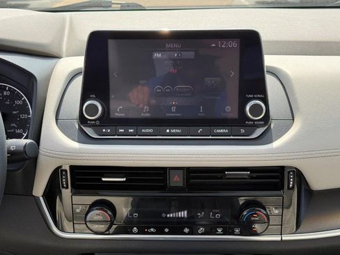 Used 2021 Nissan Rogue SV w/ Premium Package image 16