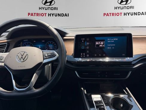 Used 2024 Volkswagen Atlas SE AWD/4WD image 10