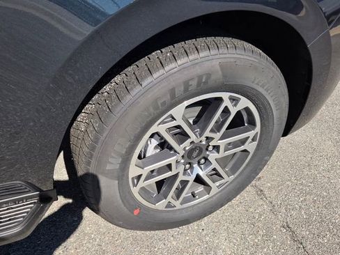 New 2026 Ford Expedition Active image 14