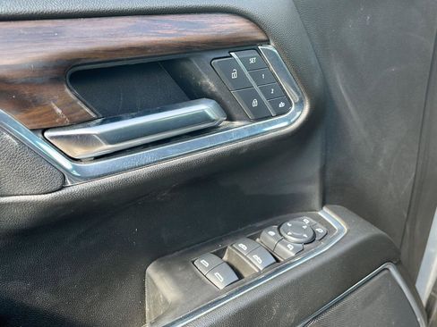 Used 2025 GMC Sierra 1500 SLT image 11