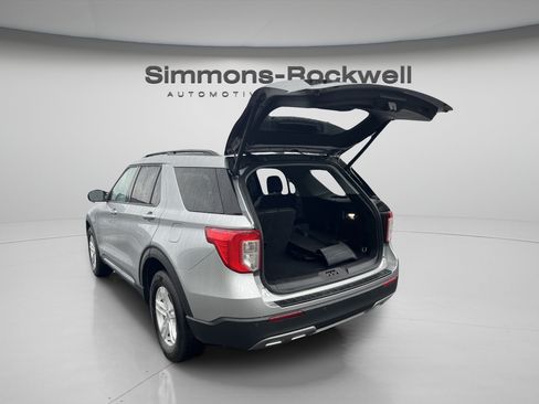 Used 2024 Ford Explorer XLT w/ Equipment Group 202A AWD/4WD image 9