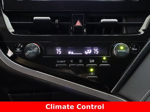 Used 2024 Toyota Camry SE image 19