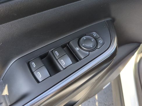 Used 2023 GMC Acadia SLT image 19