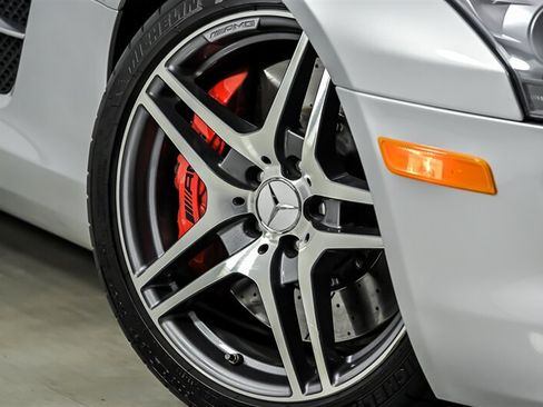 Used 2012 Mercedes-Benz SLS AMG Roadster image 3