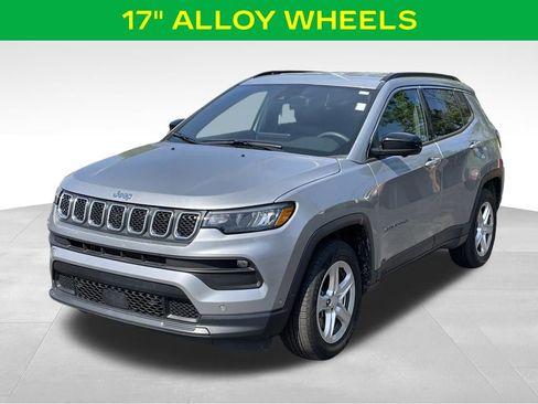 Used 2024 Jeep Compass Latitude w/ Convenience Group AWD/4WD image 4