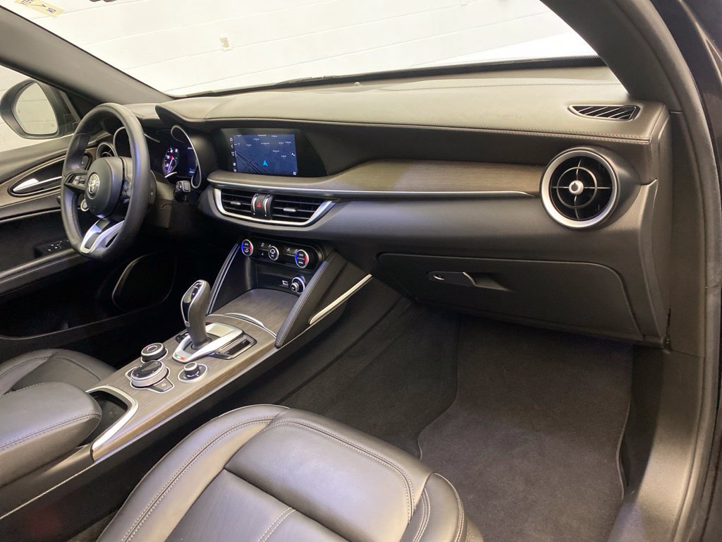 Used 2022 Alfa Romeo Stelvio Ti AWD/4WD image 25