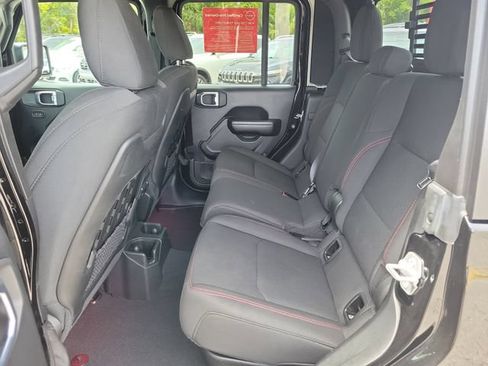Used 2021 Jeep Gladiator Rubicon AWD/4WD image 11