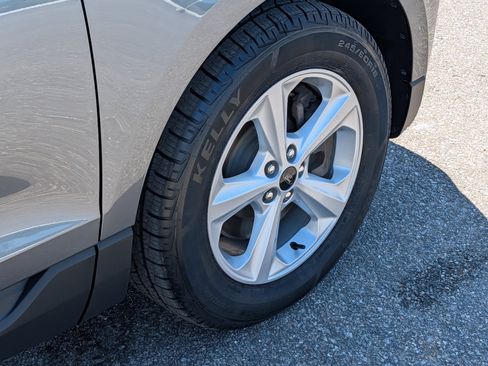 Certified 2024 Ford Edge SE image 12