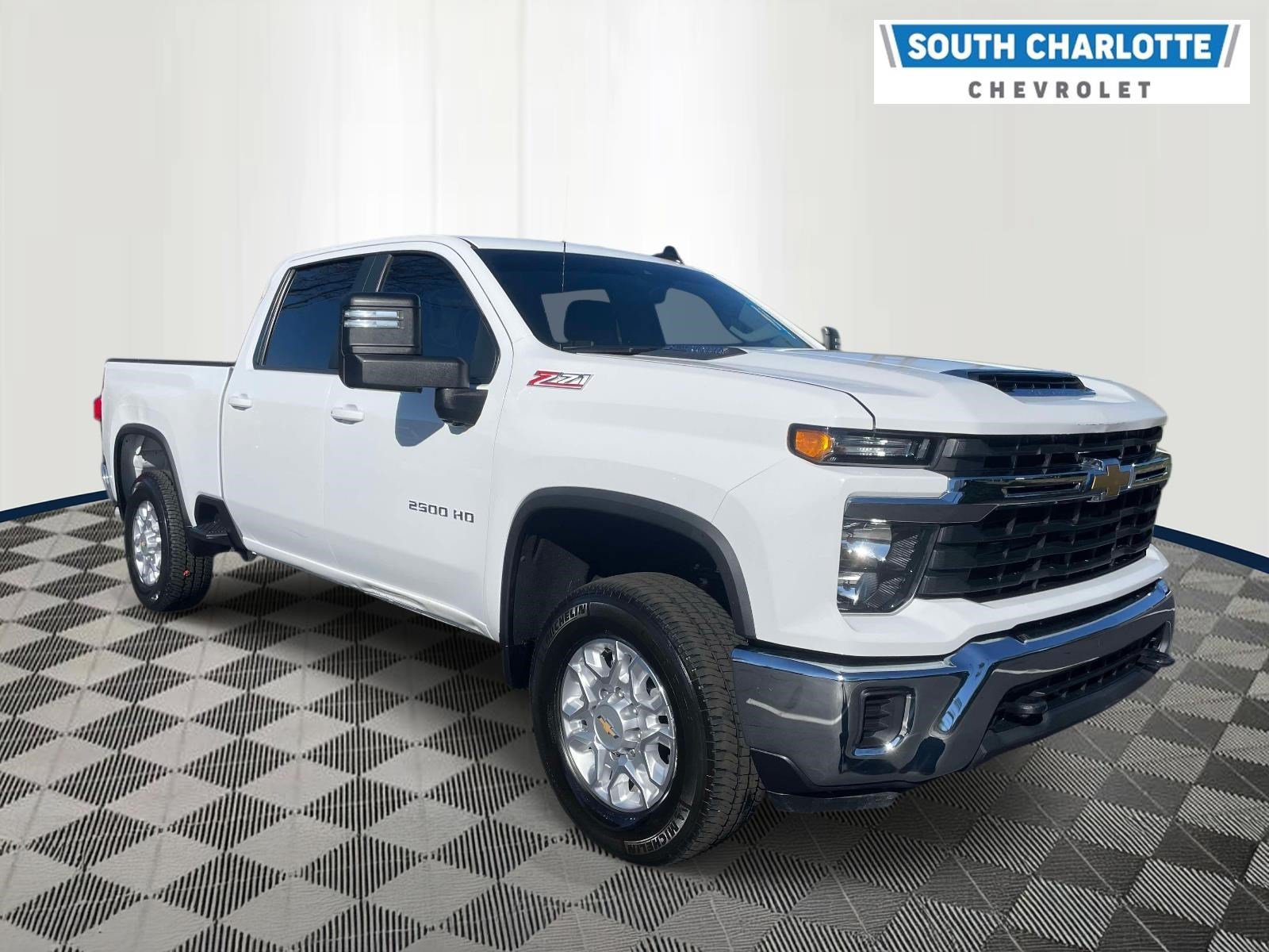 Used 2024 Chevrolet Silverado 2500 LT w/ Z71 Off-Road Package AWD/4WD image 3