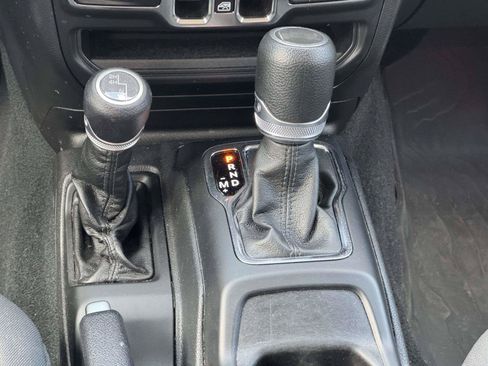 Used 2022 Jeep Wrangler Unlimited Sport AWD/4WD image 27