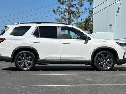 New 2025 Honda Pilot Sport image 3