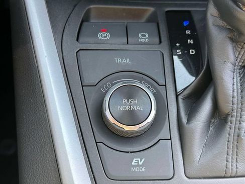Used 2021 Toyota RAV4 XLE AWD/4WD image 28