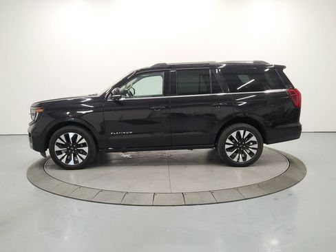 Used 2025 Ford Expedition Platinum w/ Driver's Package AWD/4WD image 5