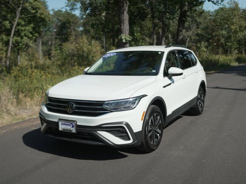 Used 2024 Volkswagen Tiguan S image 4