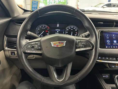 Used 2022 Cadillac XT4 Luxury w/ Cold Weather Package AWD/4WD image 22