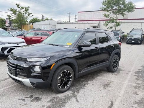 Used 2021 Chevrolet TrailBlazer LT w/ Sun and Liftgate Package FWD image 3